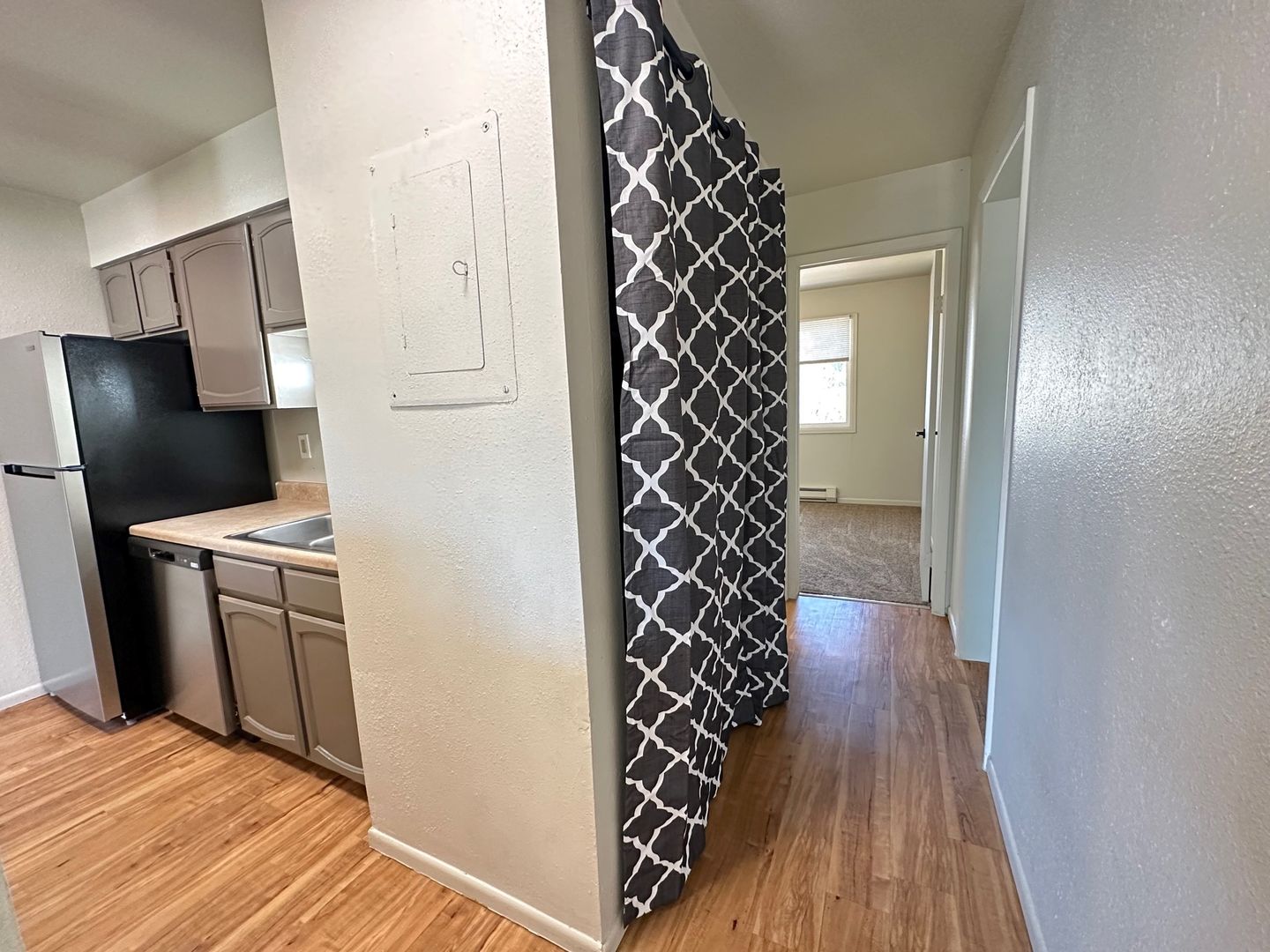 Windsor Apartment: 808 7th St