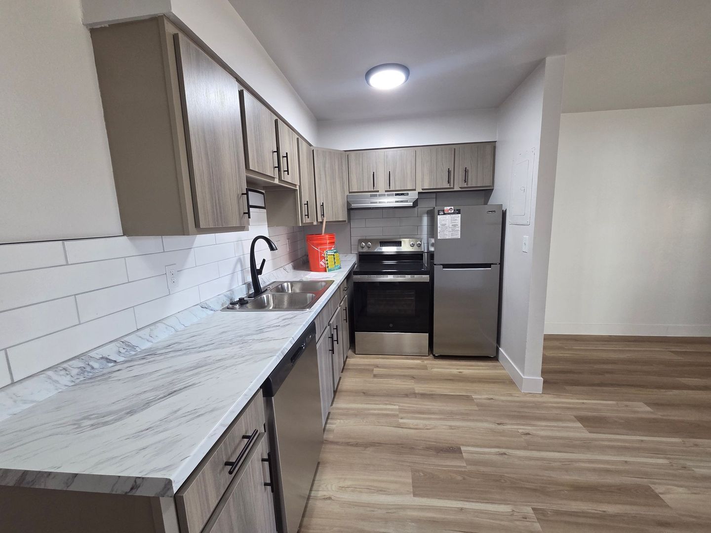 Windsor Apartment: 808 7th St