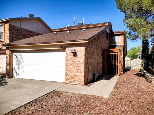 Great Two Story Eastside Townhome With Refrigerated Air Located In Quiet Well Established Neighborhood – photo 1