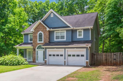 Luxurious Oasis with Unbeatable Move-In Deal in Covington – photo 1