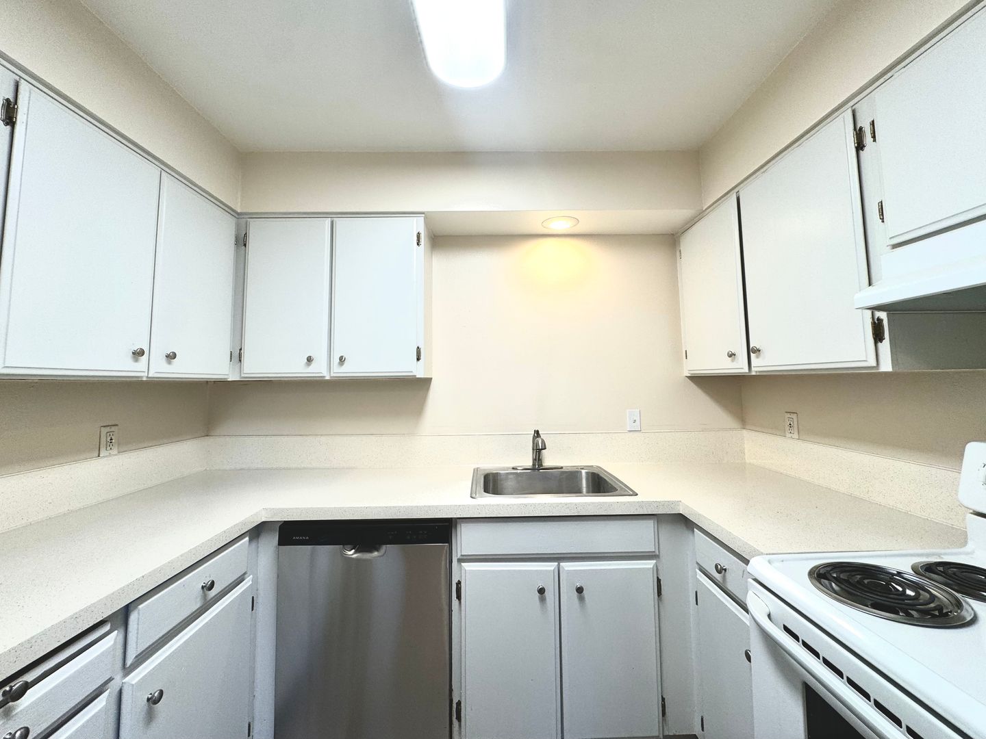 Portland Apartment: 10615 NE Weidler St