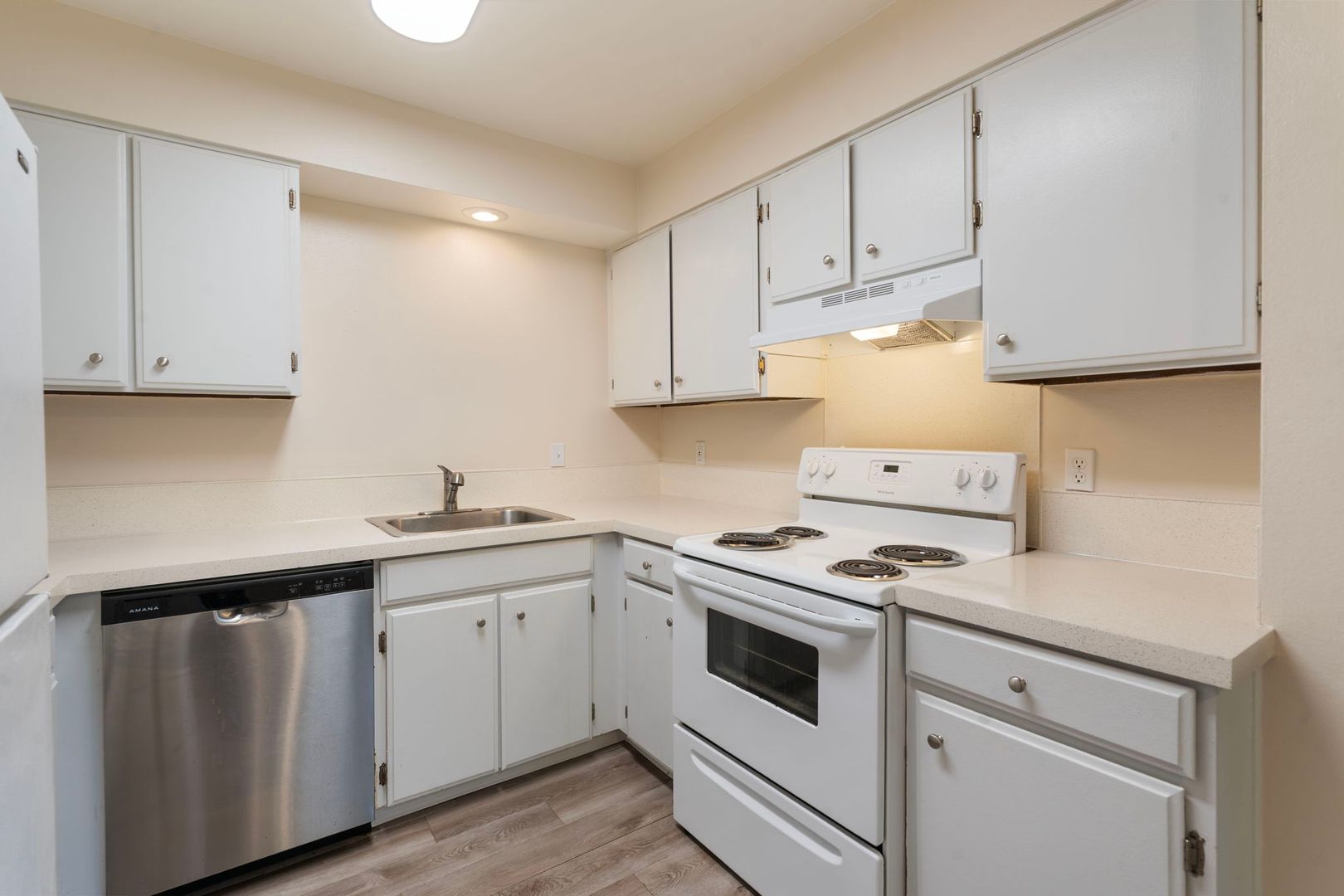 Portland Apartment: 10615 NE Weidler St