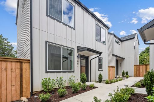 Modern South Portland Living | Beautifully Designed Home in a Prime Location - Available Now! – photo 1