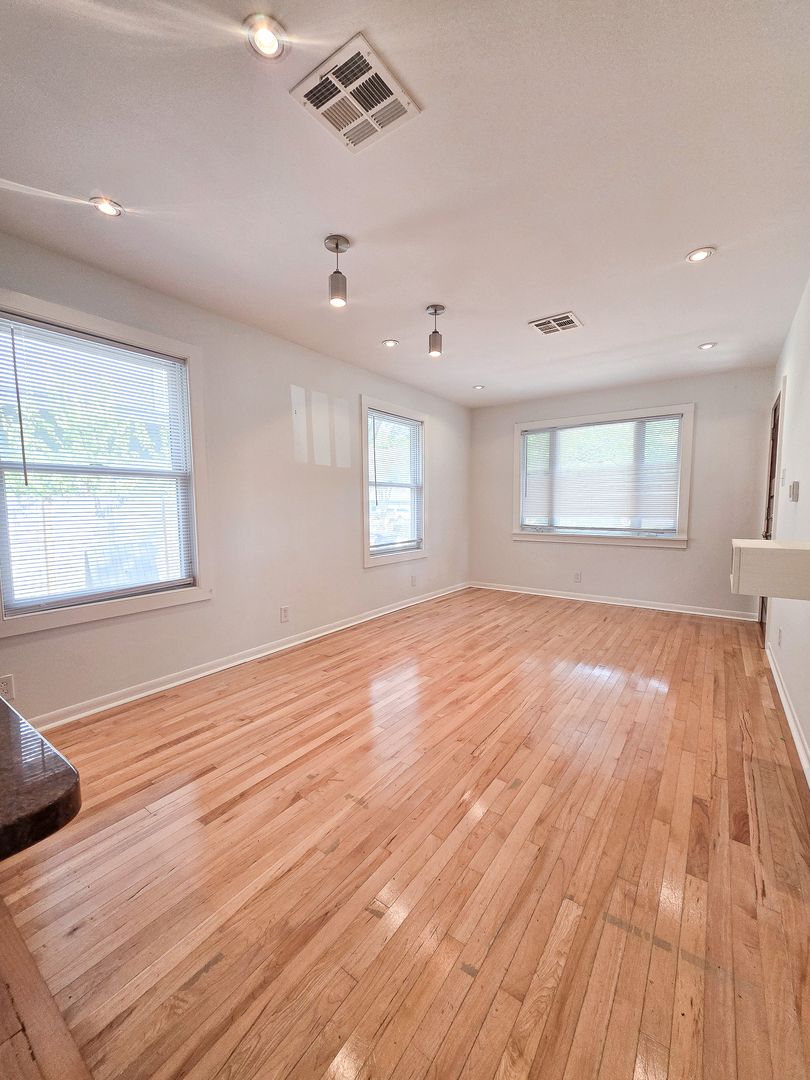 Austin House: 4512 Jinx Ave