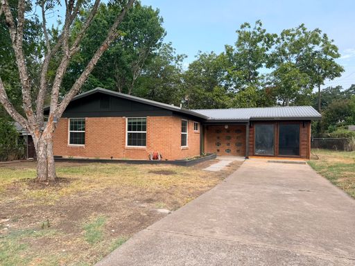 Recently Renovated 4/2 Home in South Austin with Huge Yard – photo 1
