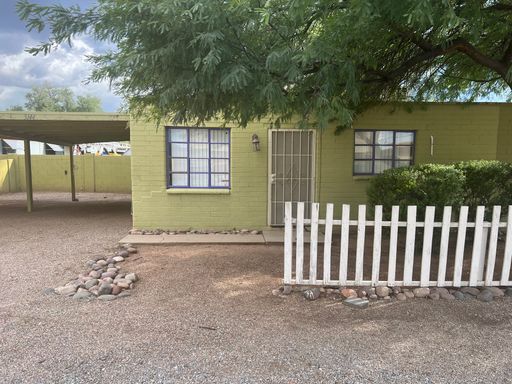 ***Cozy One Bedroom One Bath READY FOR IMMEDIATE MOVE IN*** – photo 1