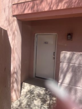 ***Newly UPGRADED One bedroom*** – photo 1