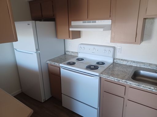 Newly Renovated 1 bedroom $149.00 Blow Out Special (OAC) – photo 1