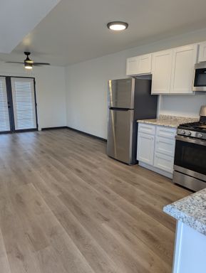 1215 W Roger Rd - 1241-10 – photo 1