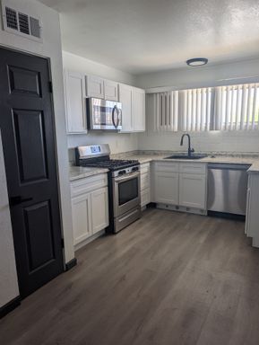 2 Months Free on a 12 Month Lease - OAC – photo 1