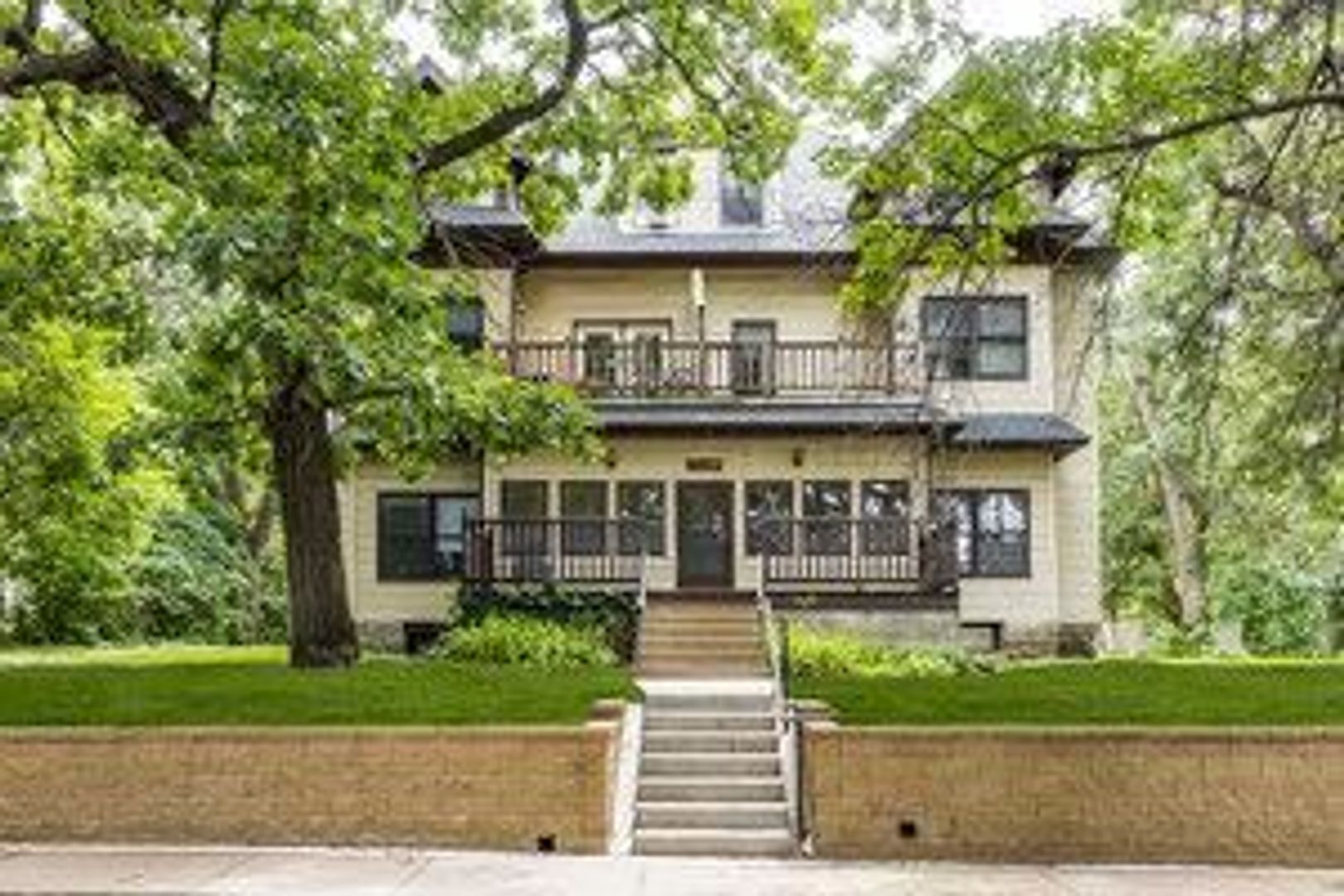 St. Paul Apartment: 1910 Feronia Ave.