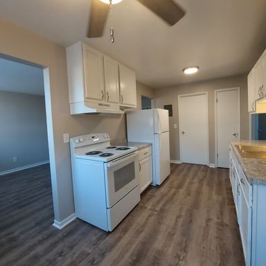 Freshly Renovated 2bd Units in St Paul's best-kept secret neighborhood, Saint Anthony Park! – photo 1