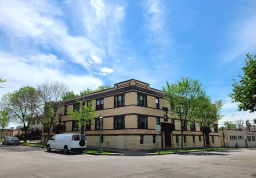 *Ask About Our Move in Special* Beautiful Historic 2-Bedroom with Modern Conveniences. Just half a block from the Green Line and easy access to Midway Neighborhood! – photo 1