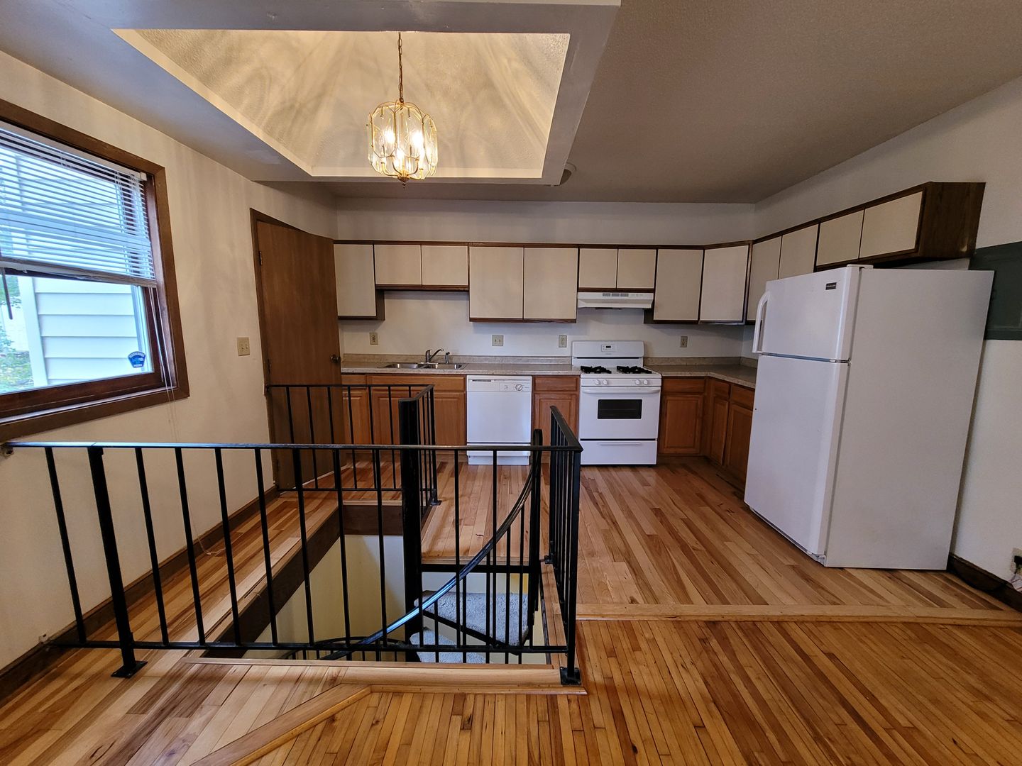 St. Paul Apartment: 1910 Feronia Ave.