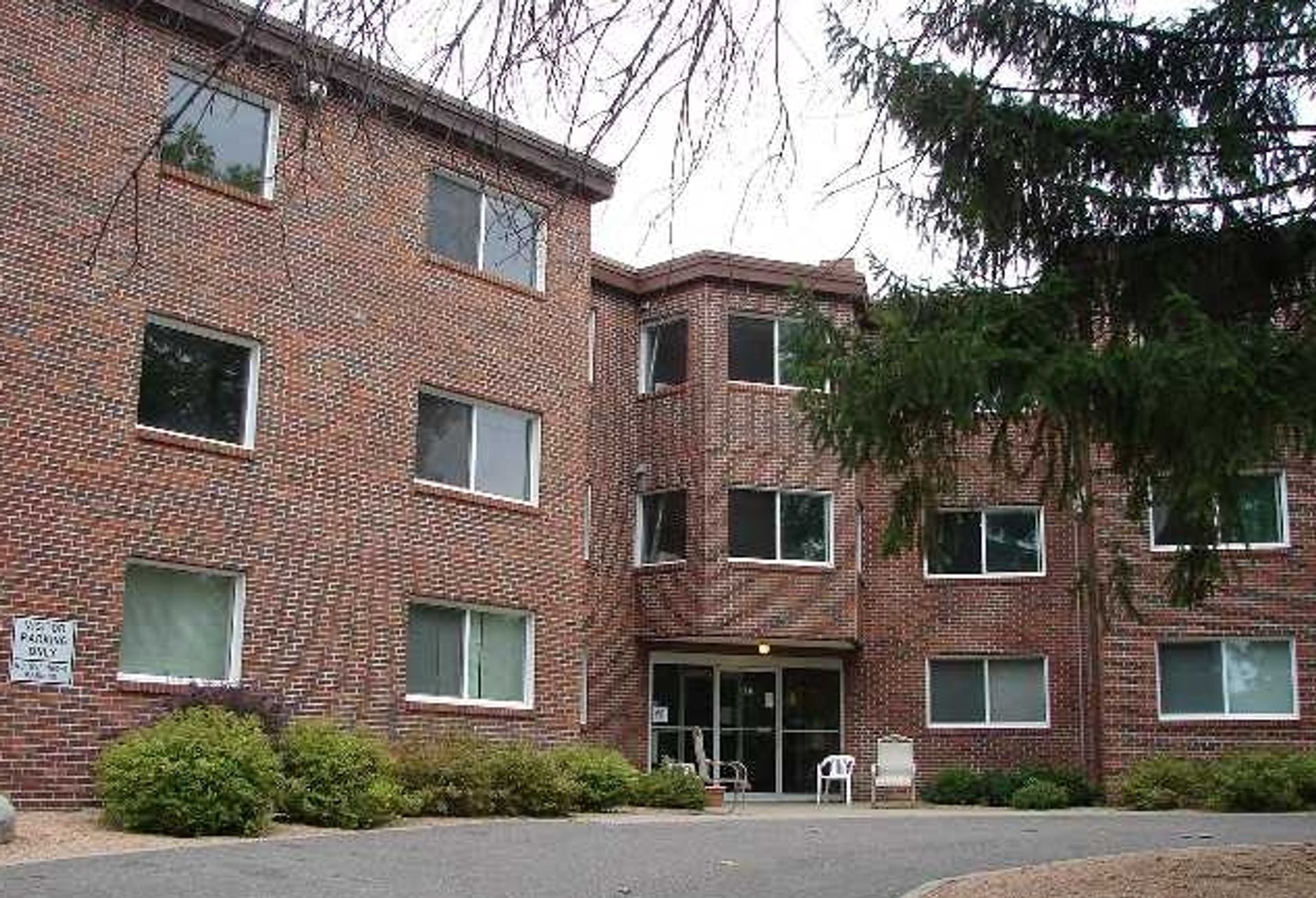 River Walk Apartments of Delano