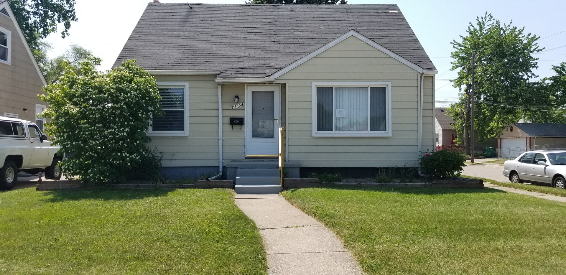 Eastpointe House: 21859 Gascony