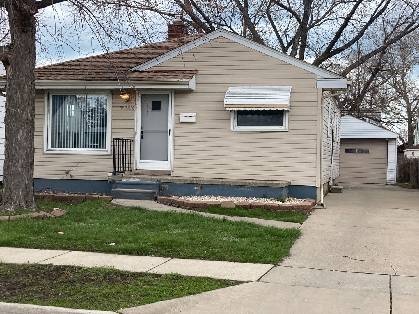 Eastpointe House: 24924 Wilmot