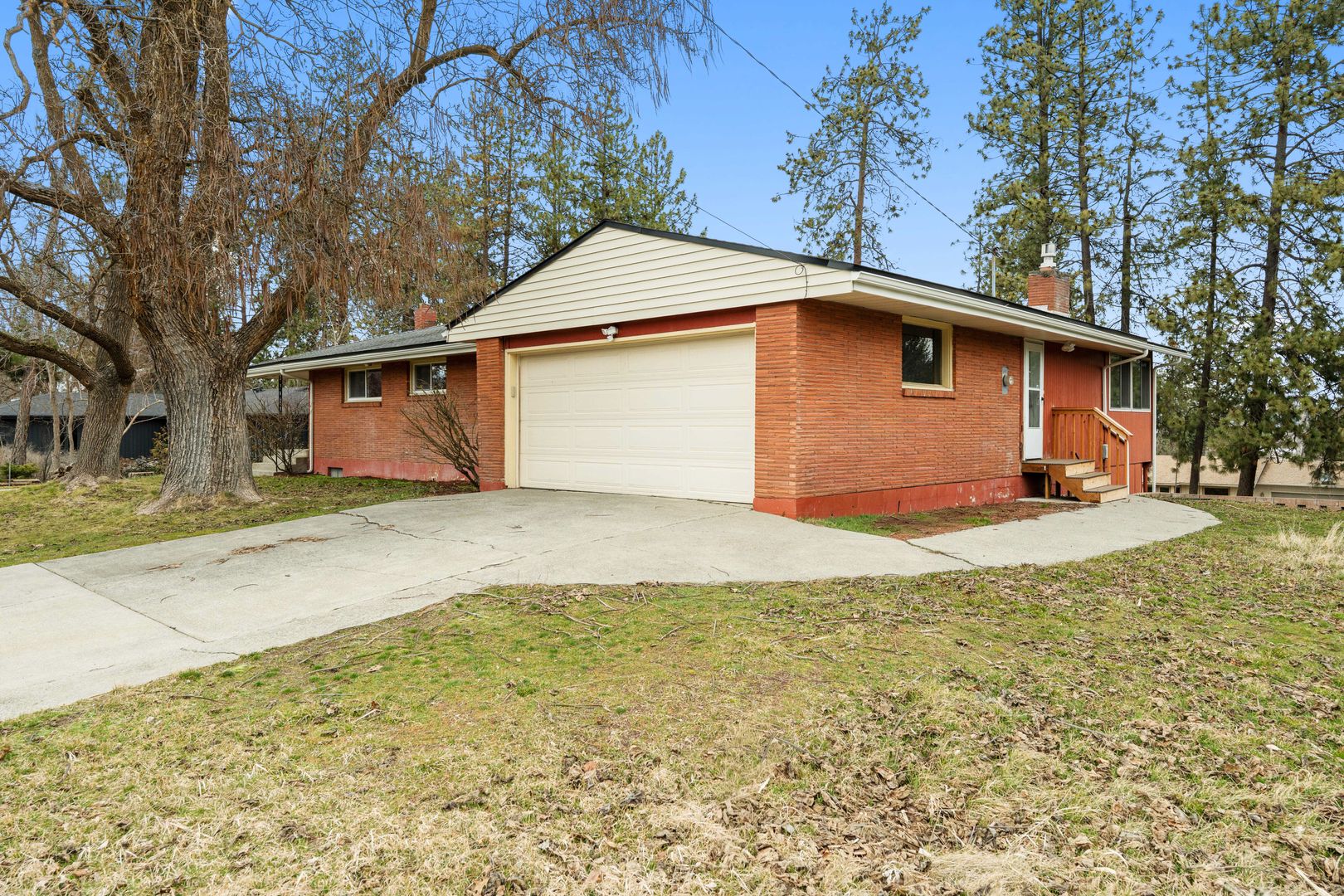 Spokane House: 3825 E 18th Ave