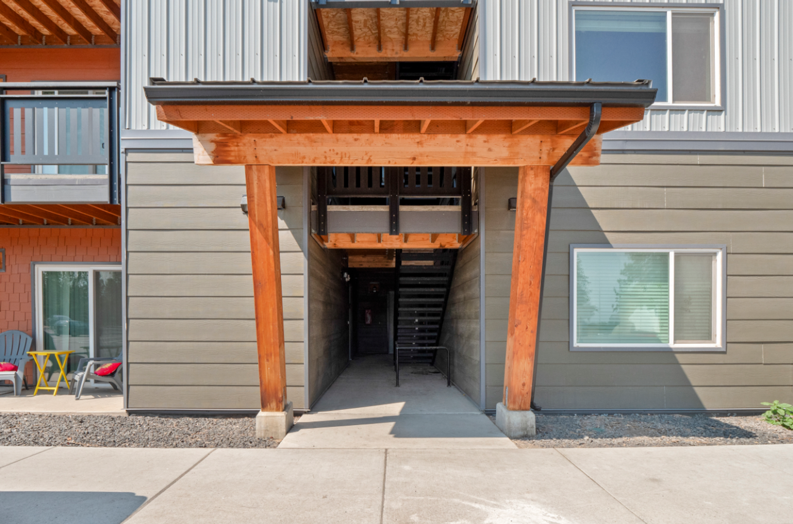 Cheney Apartment: 1026 West 1st Street - A102