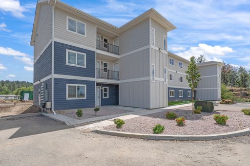 New McKinnon Flats Complex 2 Bedroom 2 Full Bathroom 868 Sq/Ft Patio & Deck w/1 Month Free – photo 1