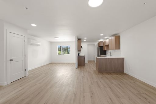 New McKinnon Flats Complex 3 Bedroom 2 Full Bathroom 1328 Sq/Ft Patio & Deck w/ 1 Month Free – photo 1