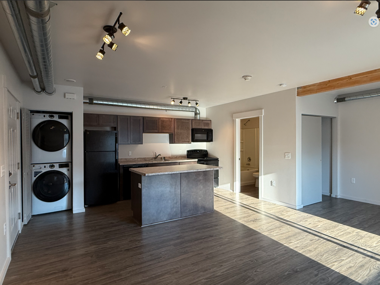Cheney Apartment: 1026 West 1st Street - D203