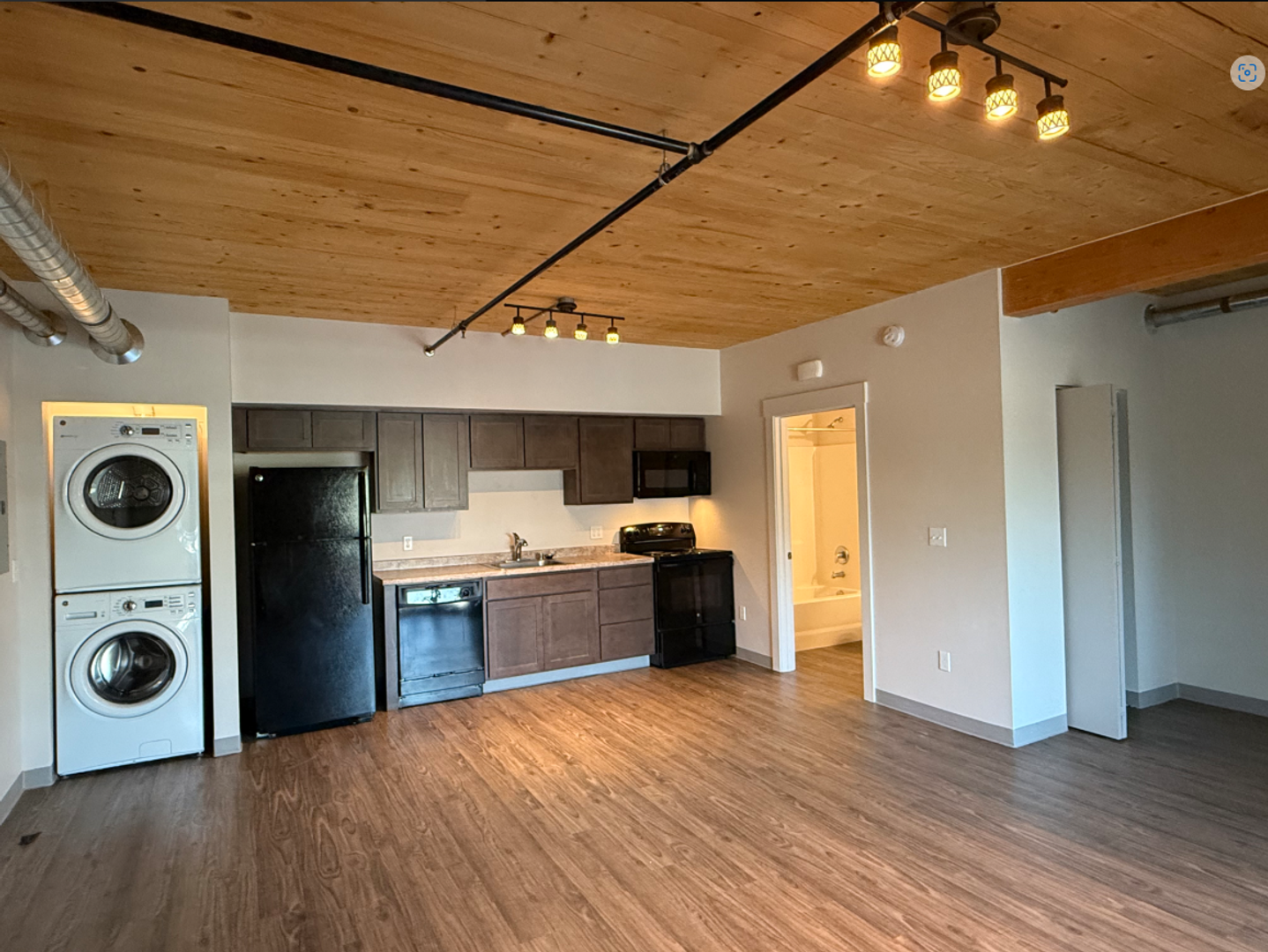 Cheney Apartment: 1026 West 1st Street - B203