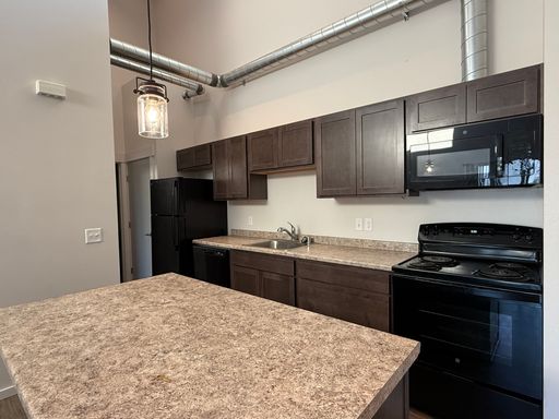 3rd Floor Apartment with Vaulted Ceilings available at the Cheney Park Commons! – photo 1