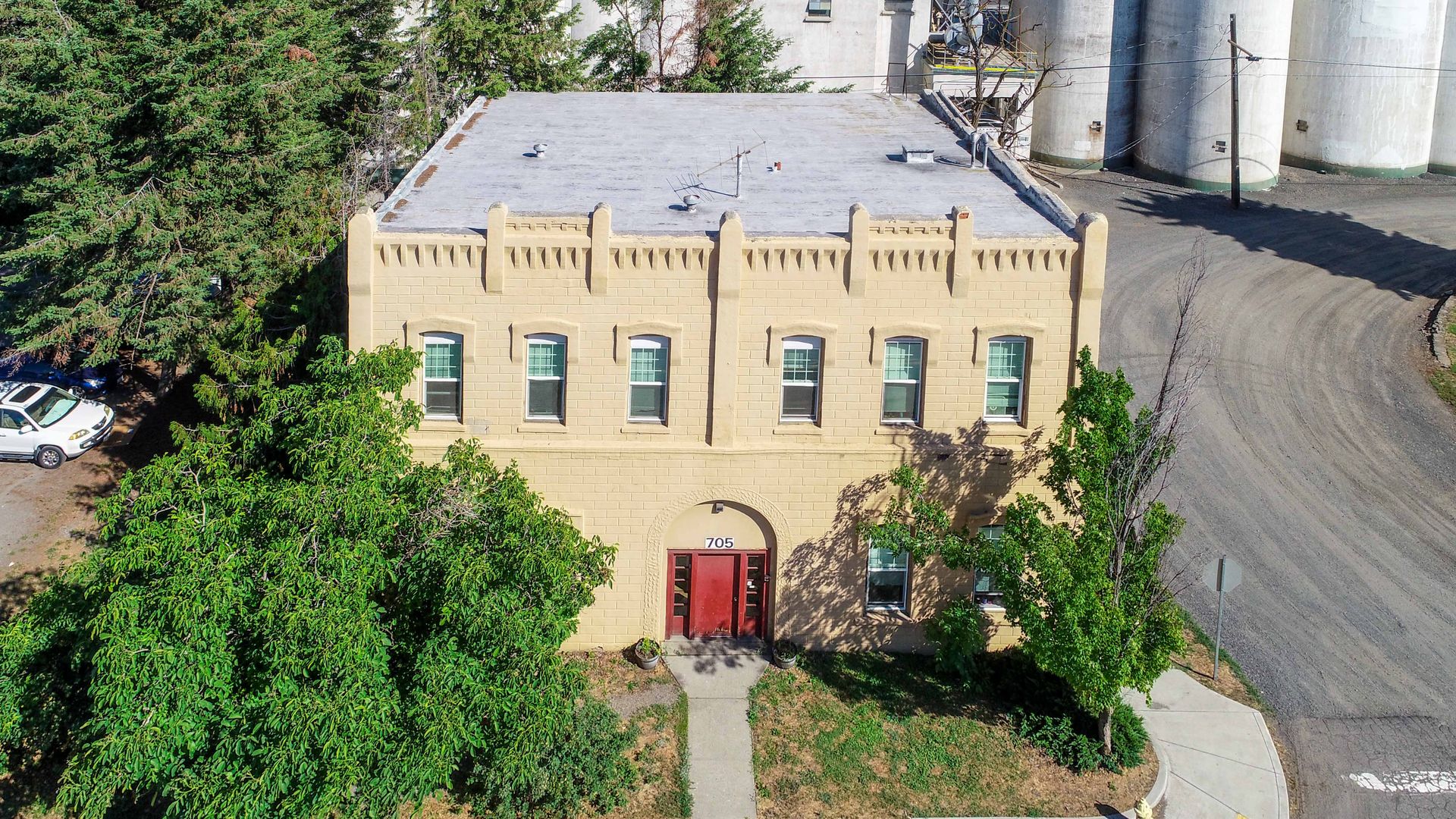 Cheney Apartment: 705 1st Street