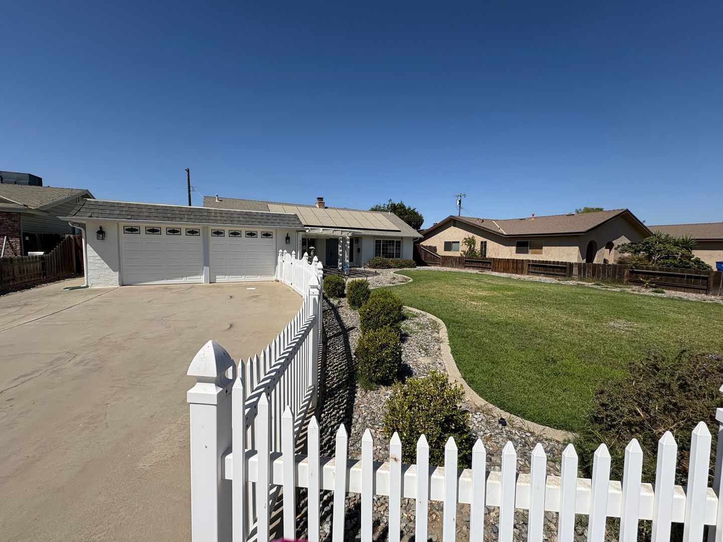 *Private Showing Only* Solar equipped home in Lemoore Available Now!