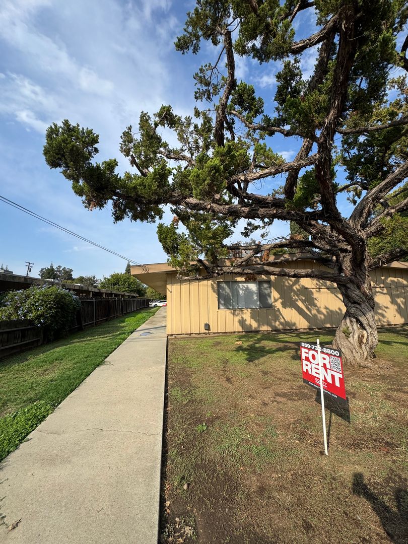 Visalia Apartment: 1140 West Tulare Avenue