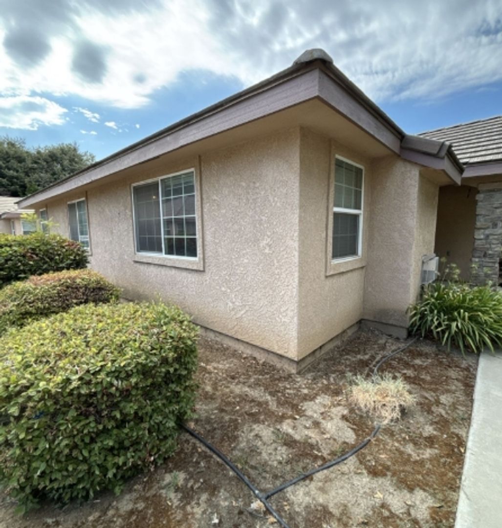 Visalia Apartment: 2322-28 N Vickie Ct