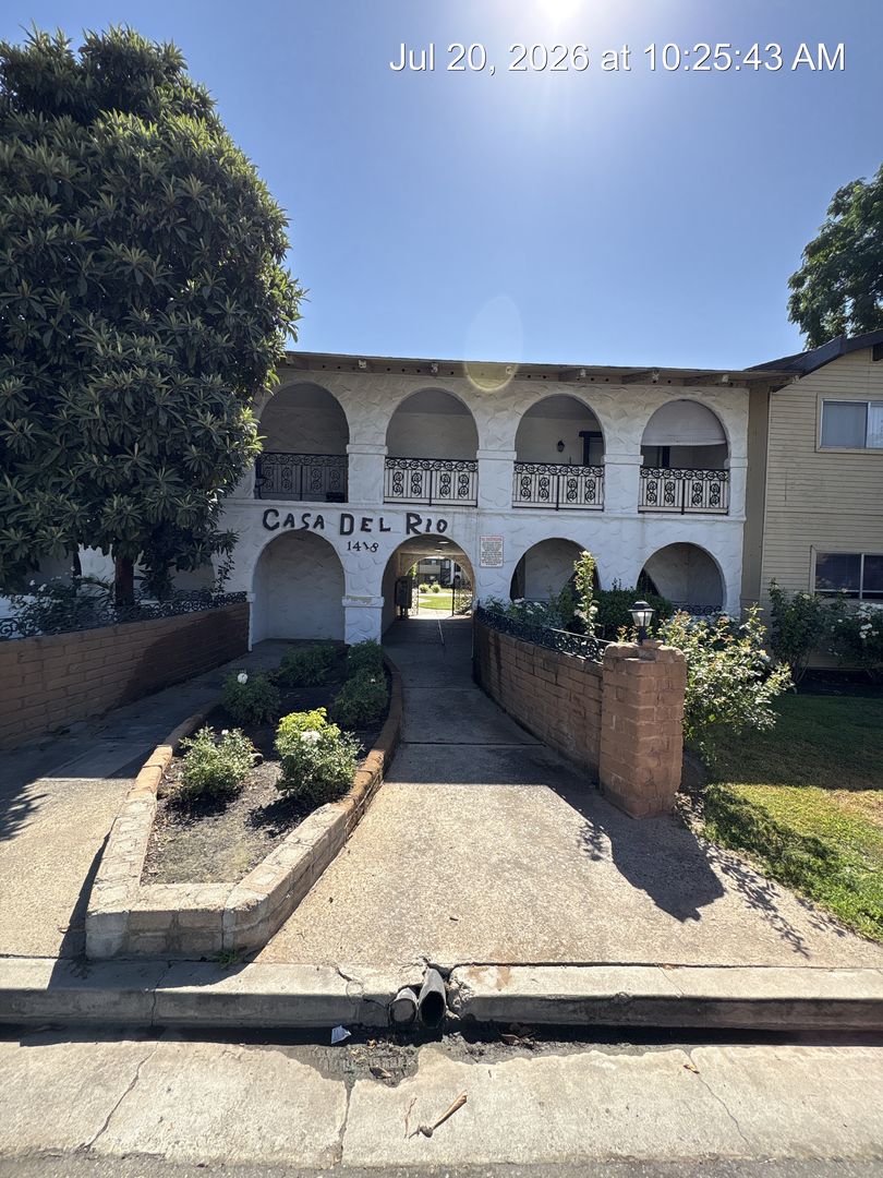 Visalia Apartment: 1418 S Crowe St
