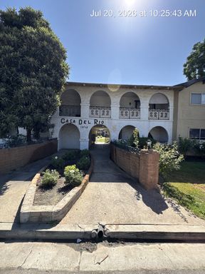 Charming one bedroom upstairs unit!