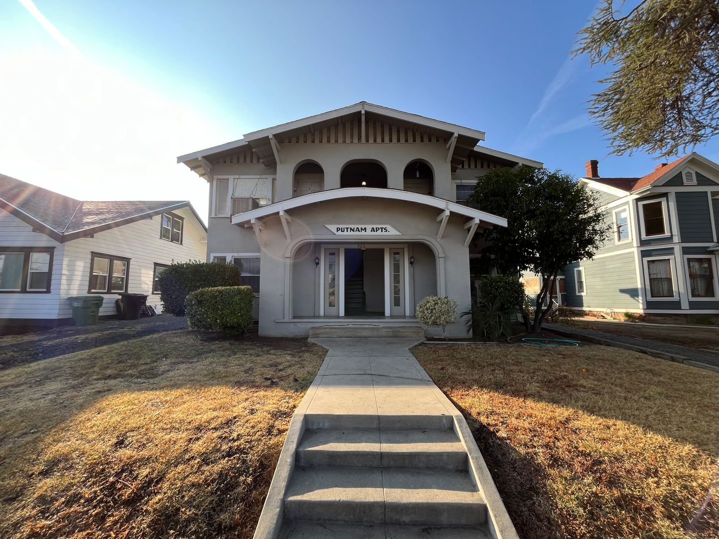 Porterville Apartment: 425 E Putnam Ave 1-4