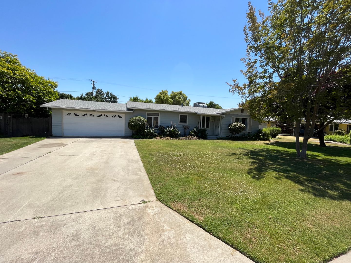 Visalia House: 2521 East Westcott Ave