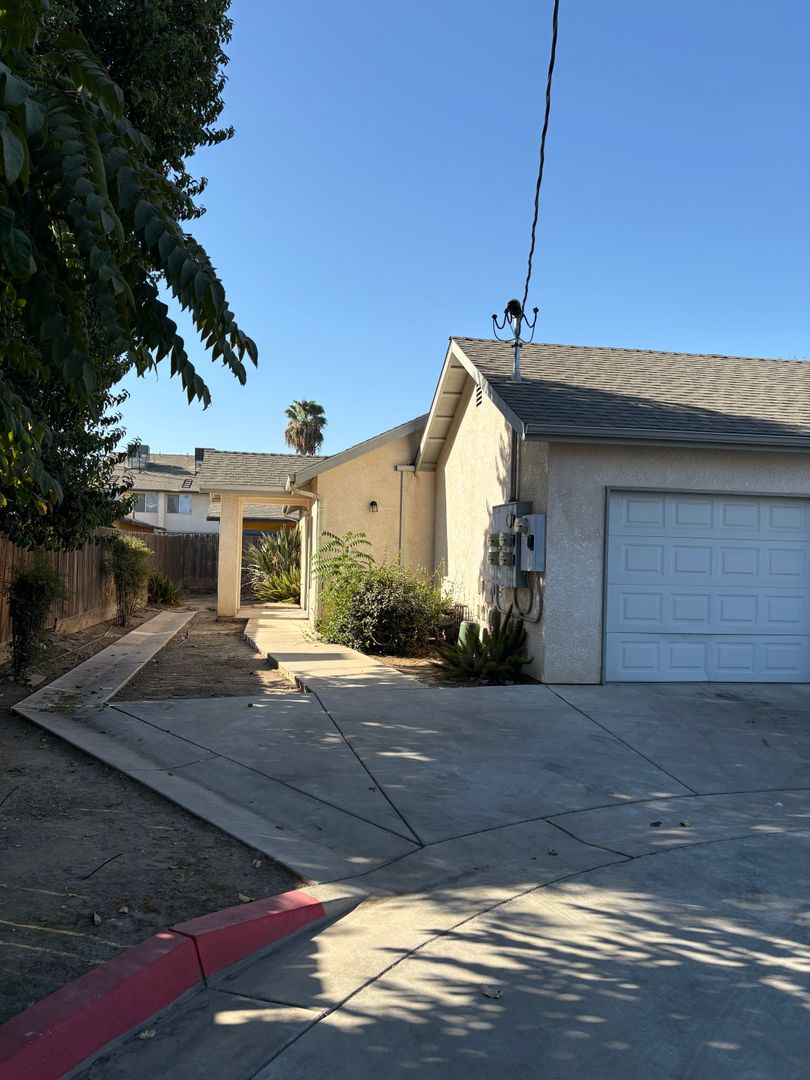 Visalia Apartment: 1311-1323 South Crowe Street