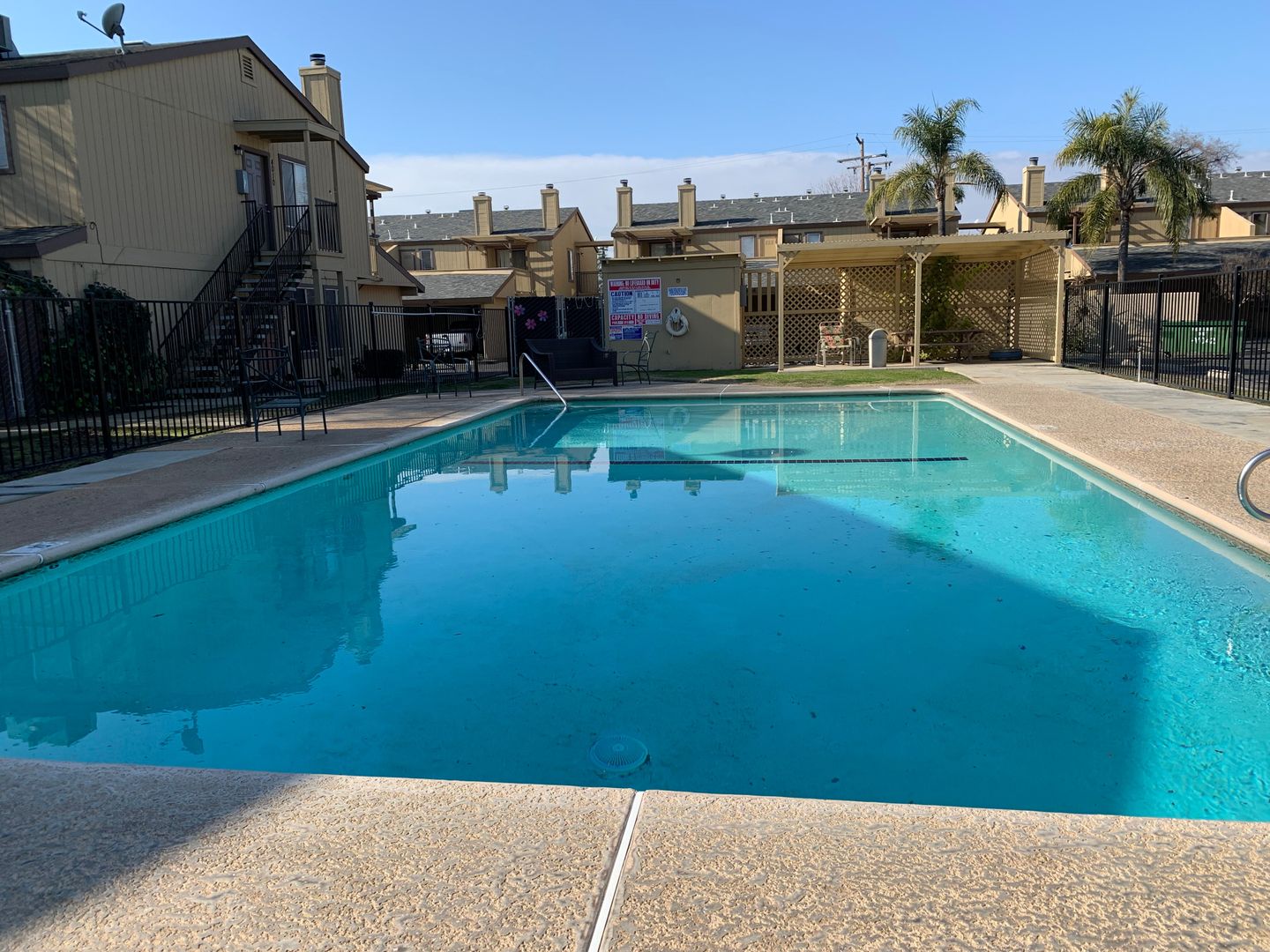 Visalia Apartment: 3900-4054 West Meadow Ave.