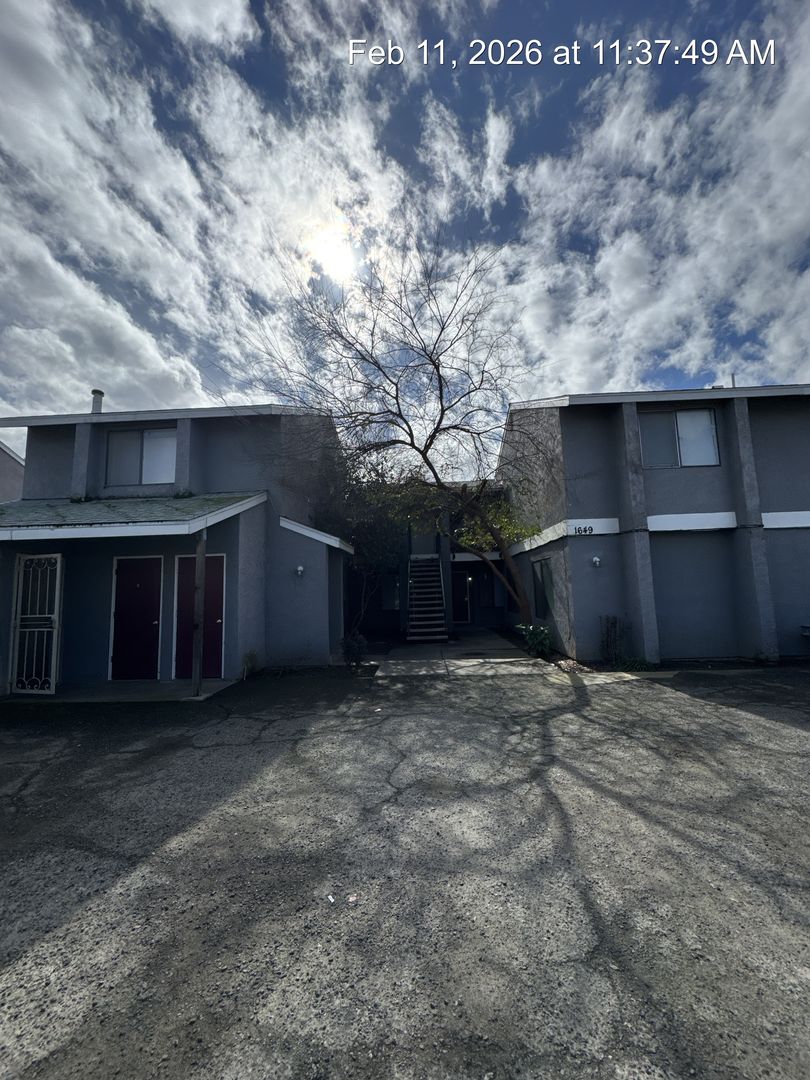 Visalia Apartment: 1649 East Douglas Ave