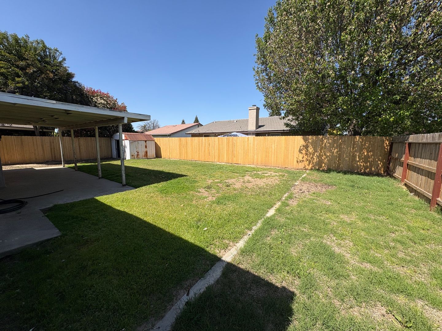 Visalia House: 2210 West Buena Vista Avenue