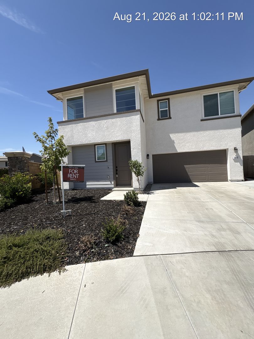 Visalia House: 3049 N Dudley St