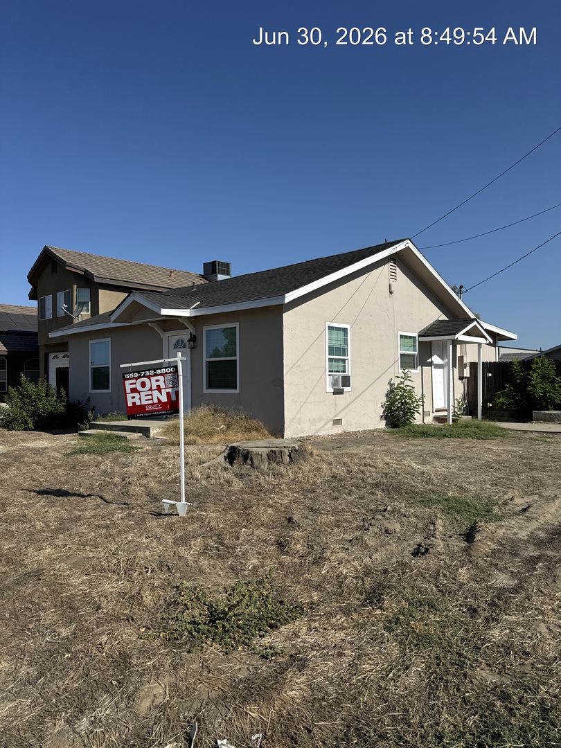 Visalia Apartment: 1104 E. K Avenue