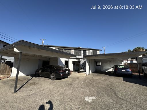 Downstairs unit available now near downtown Visalia.