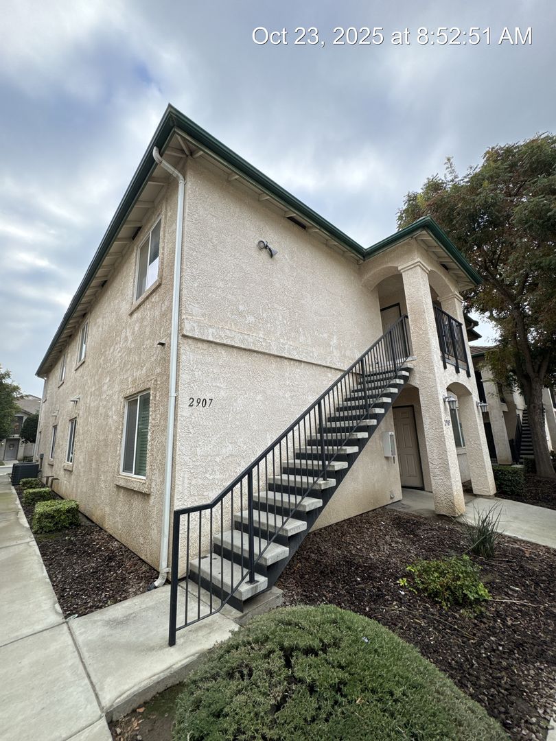Visalia Apartment: 2901-2907 North Zachary Street