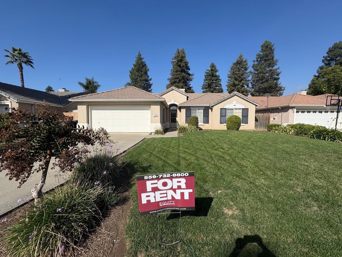 Visalia House: 5520 W La Vida Court