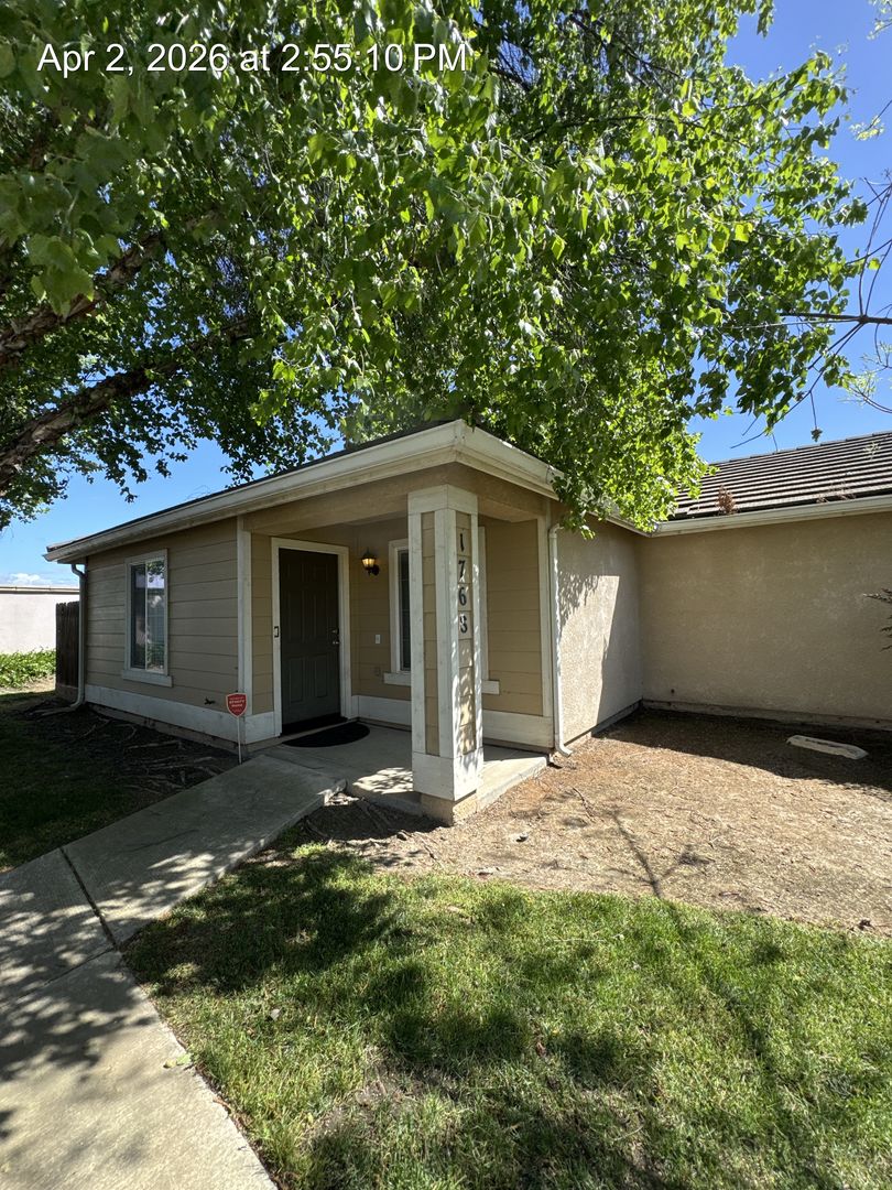 Tulare Apartment: 1750-1858 Paseo Del Lago/1905 Alexander