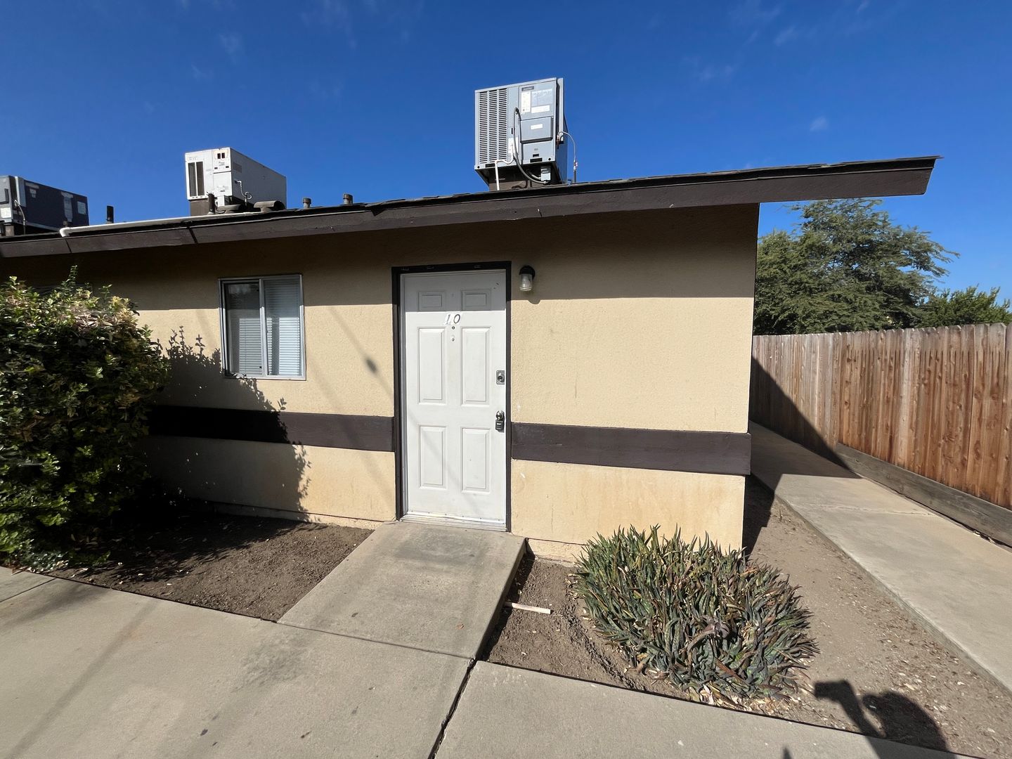 Porterville Apartment: 62 N Villa St