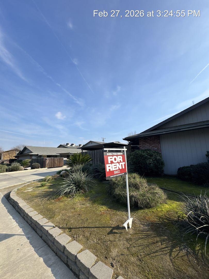 Visalia Apartment: 701-703 E Noble Ave