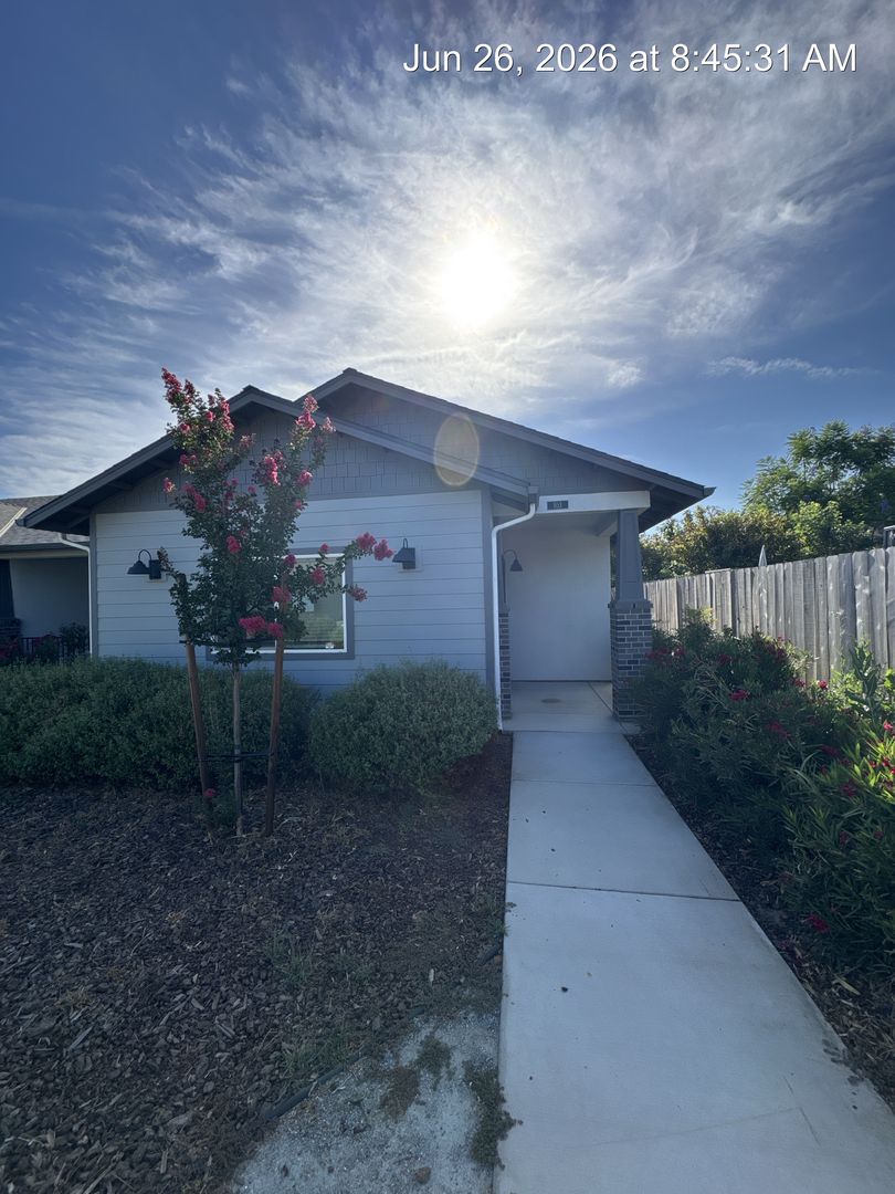 Visalia Apartment: 514 S Summit Street Unit #101-103
