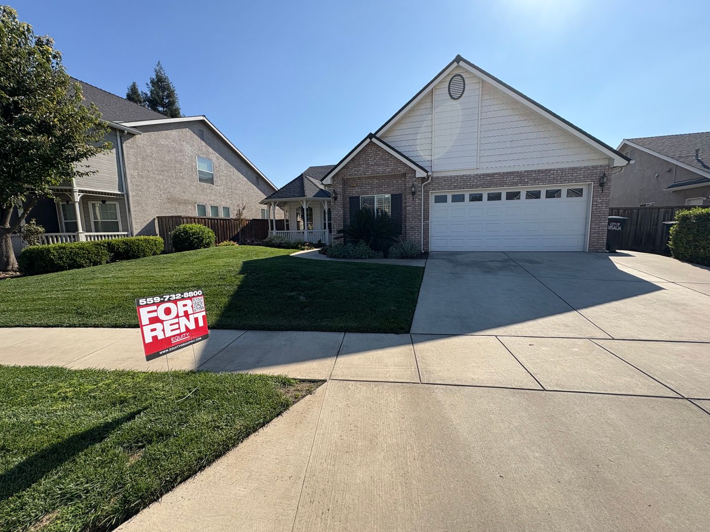 NW Visalia home with Solar Available Now! 